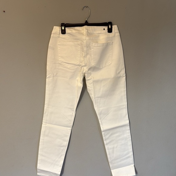 CAbi #5088 White Slimmie Jeans Skinny Leg Casual Size 6 - Picture 3 of 5